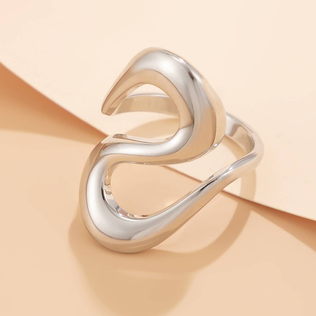 STATEMENT GEOMETRIC PLEATED CURVED RING_CWAJE1807
