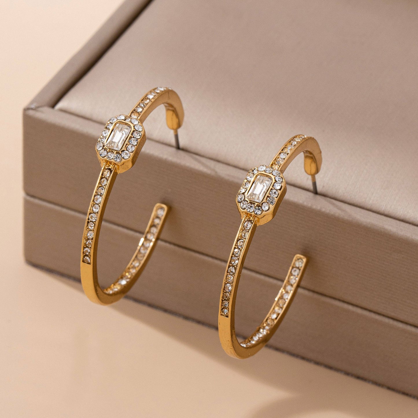 Solitaire Square Crystal Gold Hoop Earrings | 80E61752