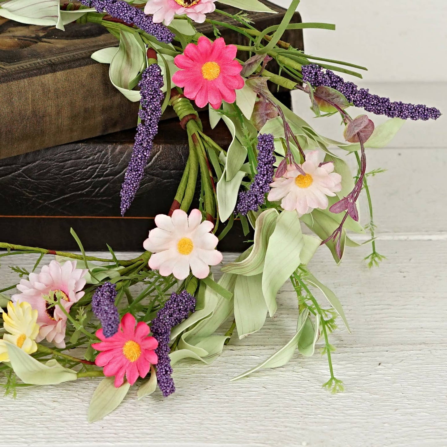 16in Wreath-Spring Mix Daisy