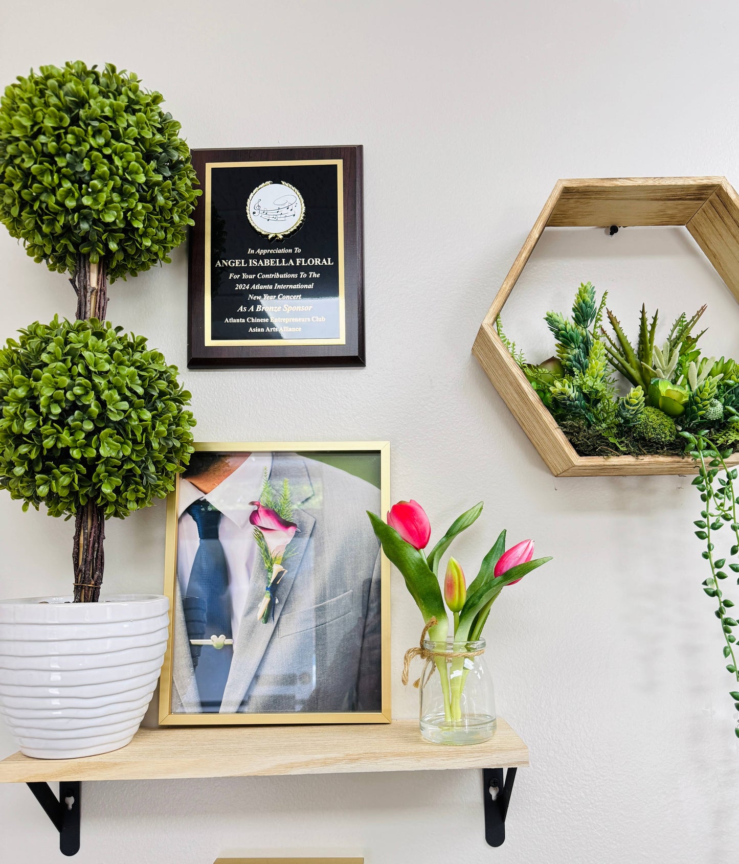 3"DIA-Ultra Realistic Real Touch Tulip in vase