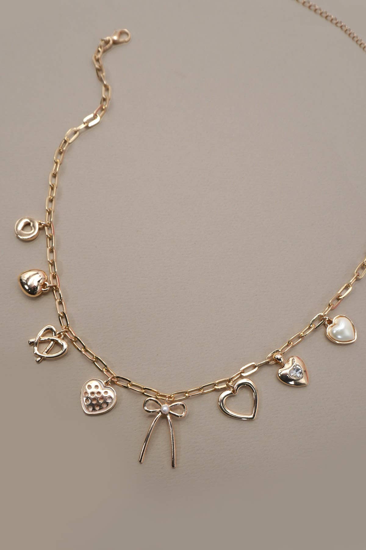 CHARM NECKLACE-BOW MULTI HEARTS PEARL CHARMS | 80N91426