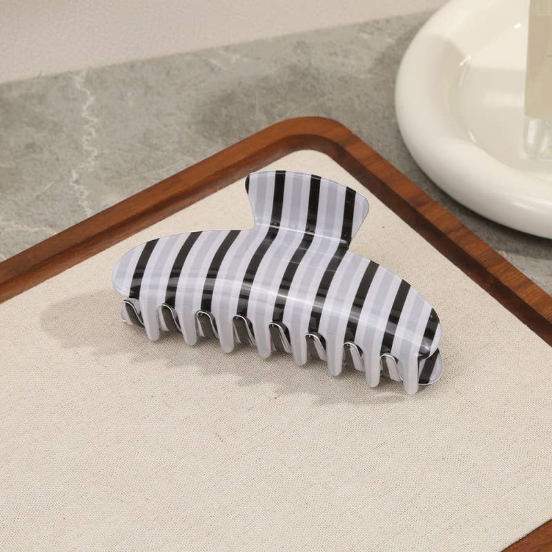 JUMBO STRIPE PLAID OVAL HAIR CLAW CLIPS | 40H1069