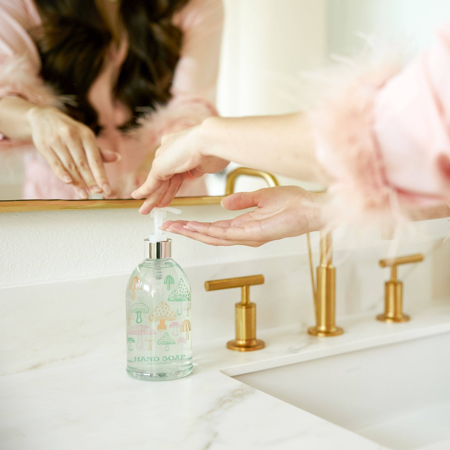 Dizzy Daisy Liquid Hand Soap with Decorative Insert