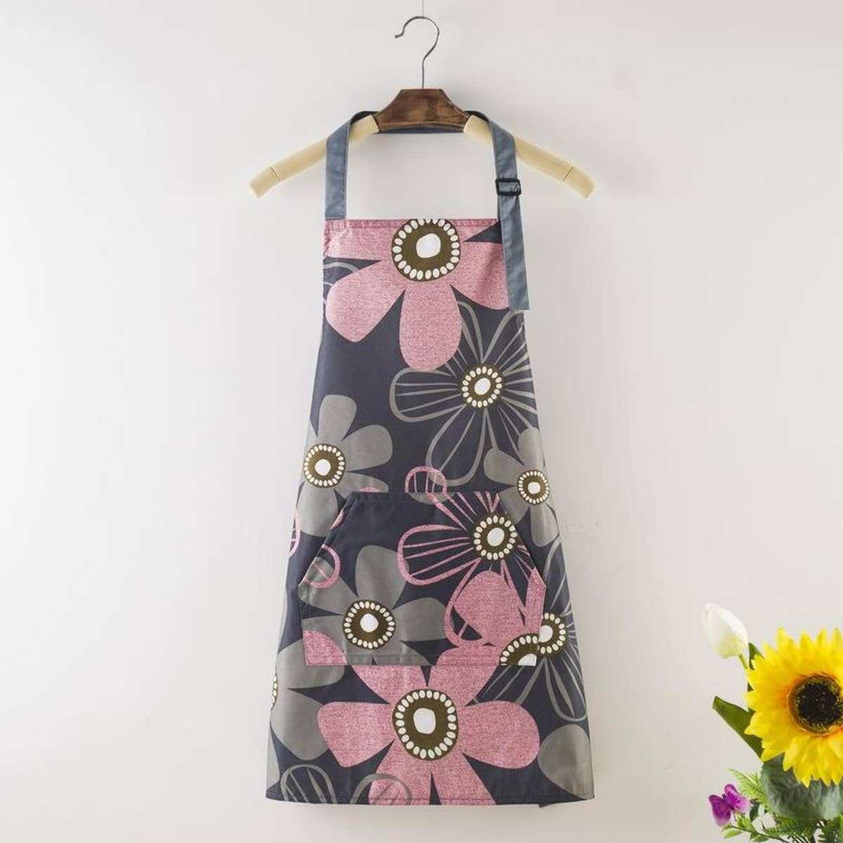 Chrysanthemum Print Waterproof Aprons with pockets_CWMM2030